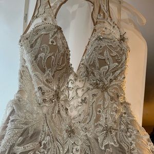 Wedding dress
GALINA SIGNATURE